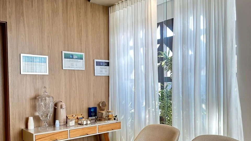 Sala de espera com luz natural
